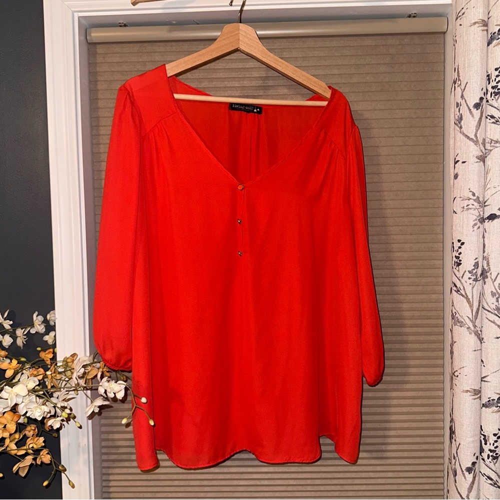 Salmon/Coral blouse with 3 gold accented buttons, size 2X by Living Doll.